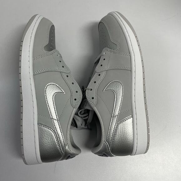Air Jordan 1 Retro Low OG Metallic Silver CZ0790 002 Size 8 Grey Low Top Sneaker main image 4